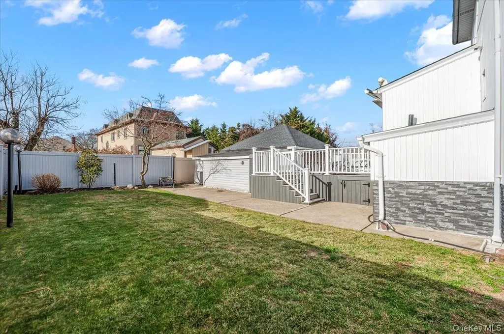 523 Bayview Avenue Cedarhurst NY 11516