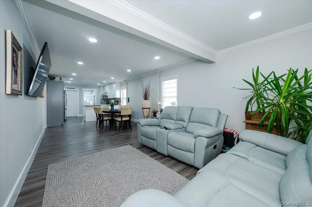 523 Bayview Avenue Cedarhurst NY 11516