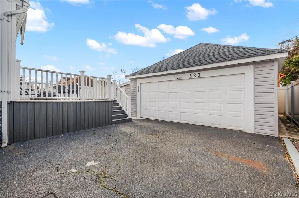 523 Bayview Avenue Cedarhurst NY 11516