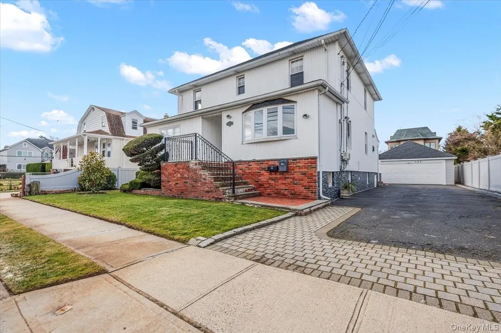 523 Bayview Avenue Cedarhurst NY 11516