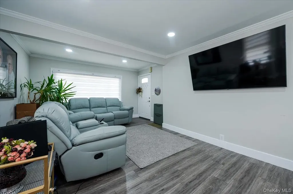 523 Bayview Avenue Cedarhurst NY 11516
