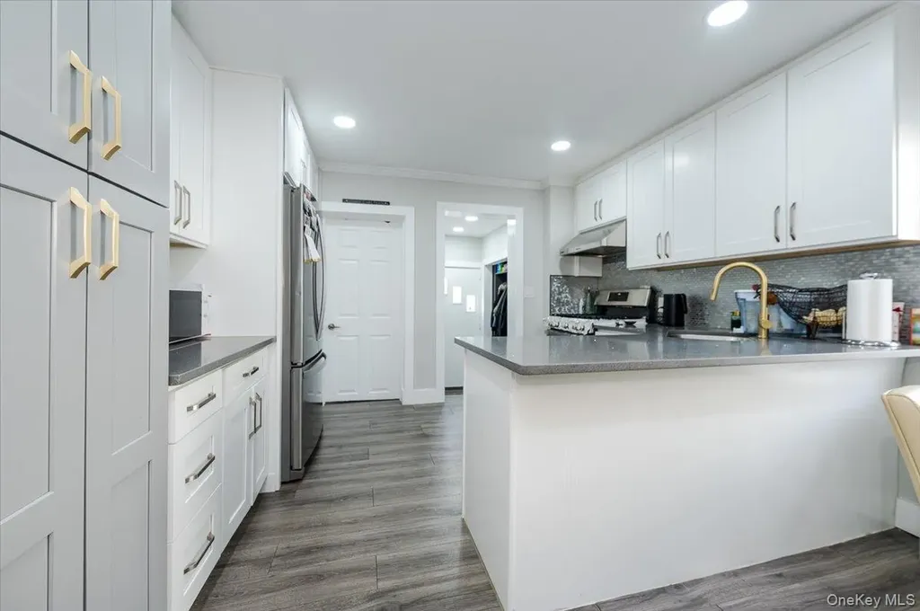 523 Bayview Avenue Cedarhurst NY 11516