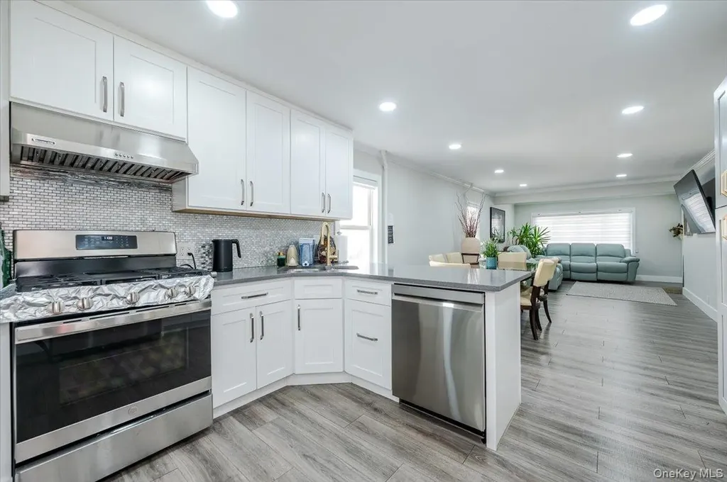 523 Bayview Avenue Cedarhurst NY 11516