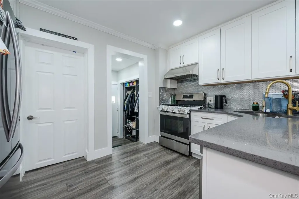 523 Bayview Avenue Cedarhurst NY 11516