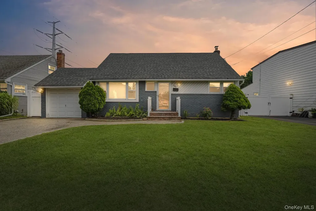 96 S Windhorst Avenue Bethpage NY 11714