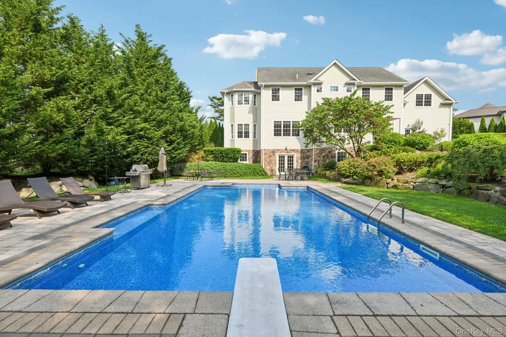 4 Celestial Court Saint James NY 11780
