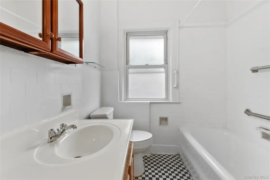 264 Laurelton Boulevard Long Beach NY 11561