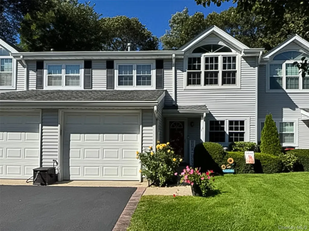 11 Indian Trace Kings Park NY 11754