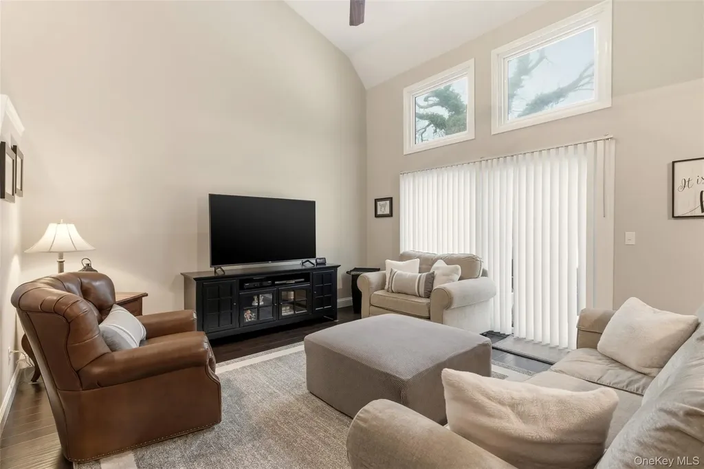 11 Indian Trace Kings Park NY 11754
