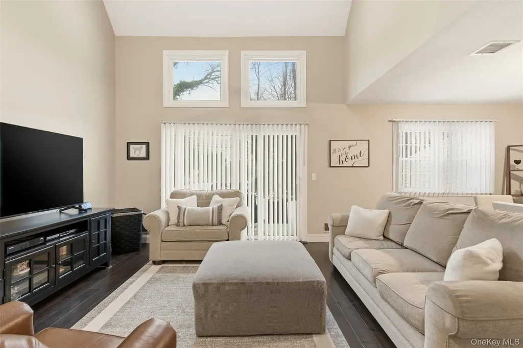 11 Indian Trace Kings Park NY 11754