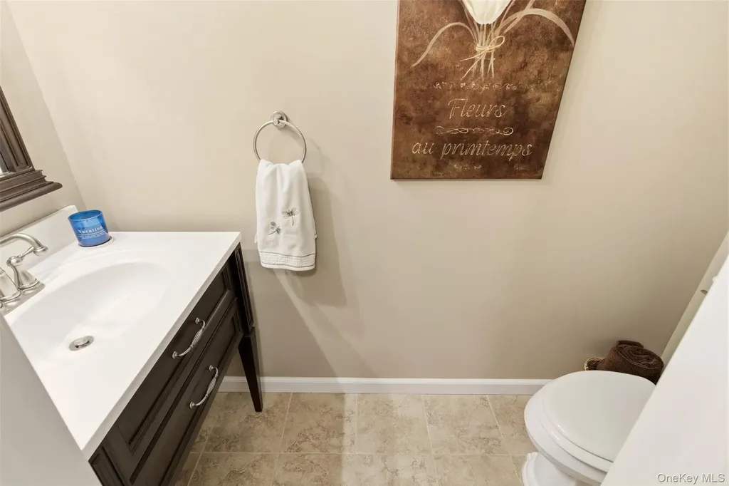 11 Indian Trace Kings Park NY 11754