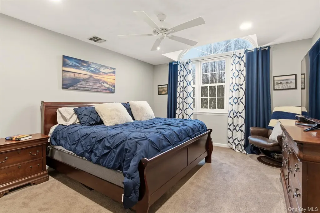 11 Indian Trace Kings Park NY 11754