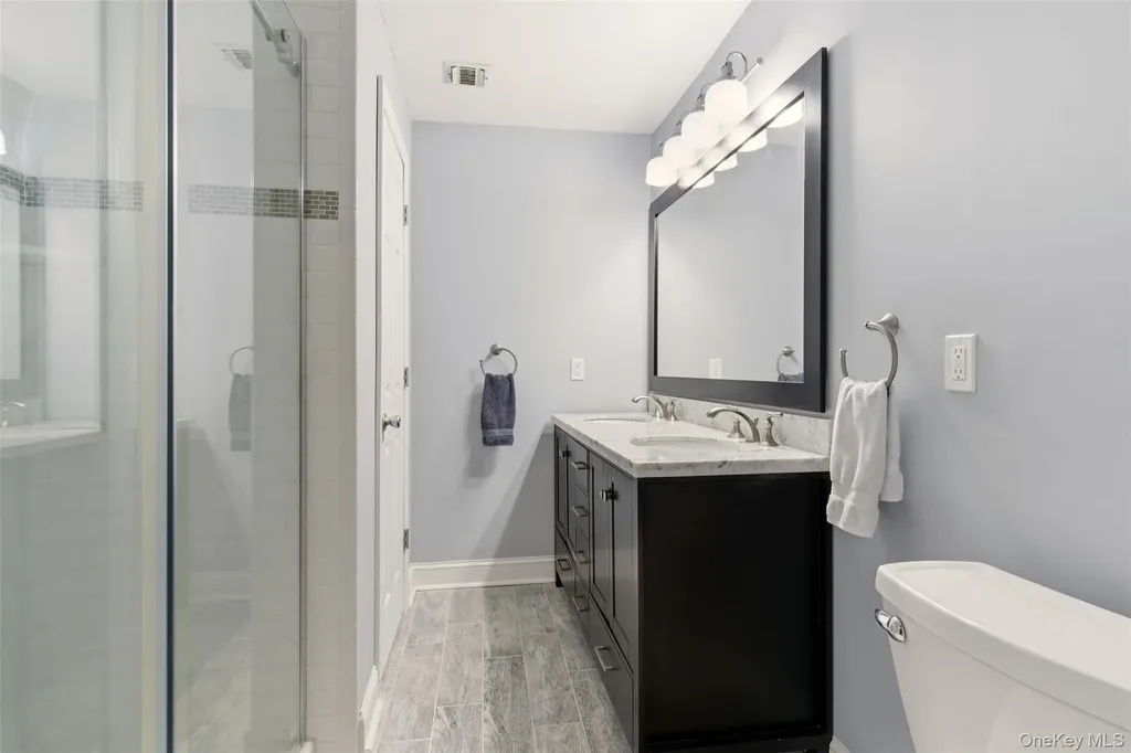 11 Indian Trace Kings Park NY 11754
