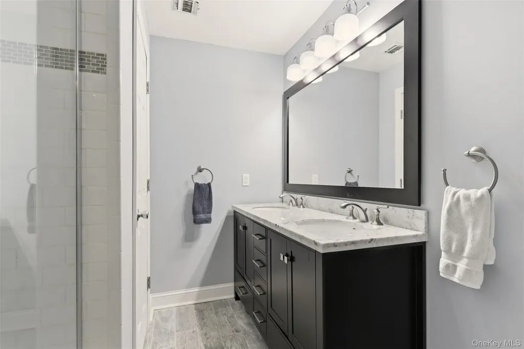 11 Indian Trace Kings Park NY 11754