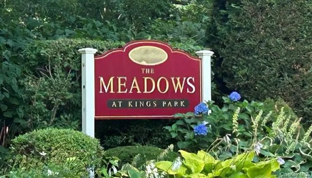 11 Indian Trace Kings Park NY 11754