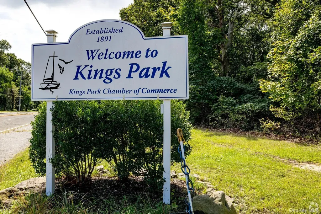 11 Indian Trace Kings Park NY 11754