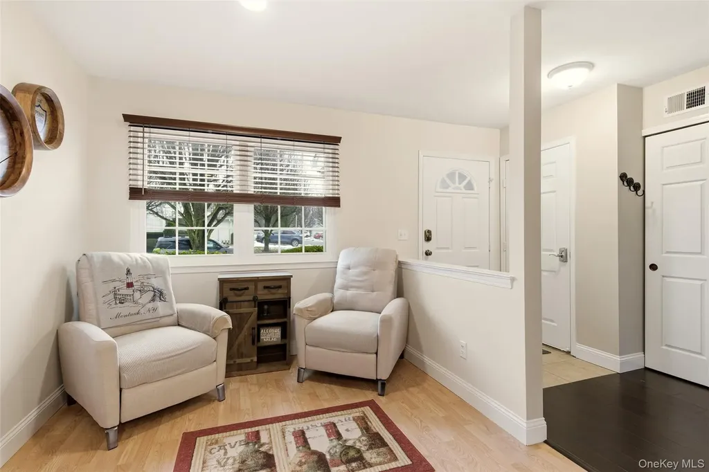 11 Indian Trace Kings Park NY 11754