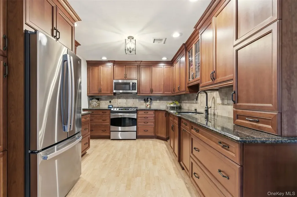11 Indian Trace Kings Park NY 11754