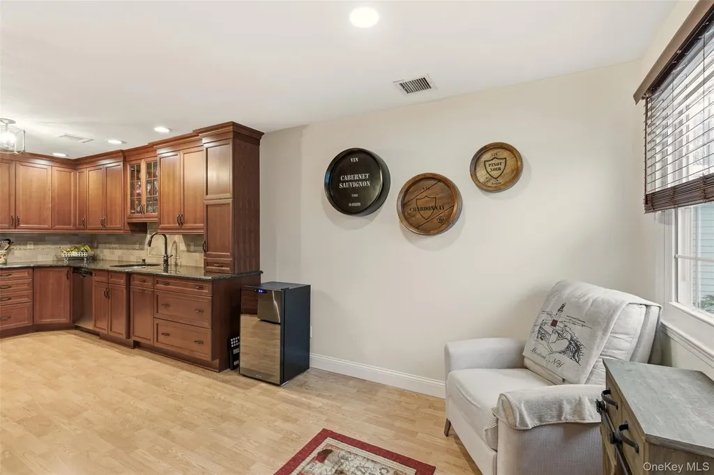 11 Indian Trace Kings Park NY 11754