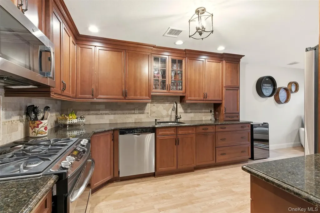 11 Indian Trace Kings Park NY 11754