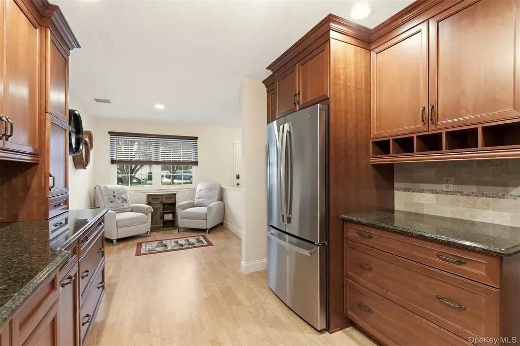 11 Indian Trace Kings Park NY 11754