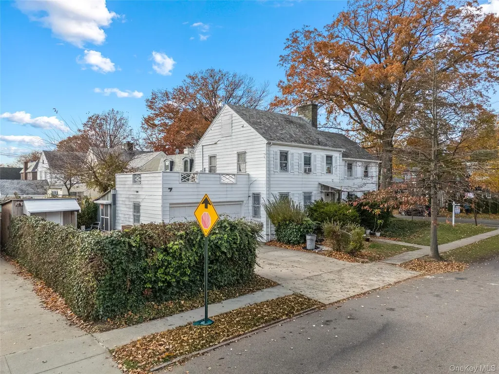 52-06 Bowne Street Flushing NY 11355