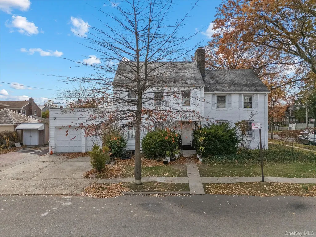 52-06 Bowne Street Flushing NY 11355