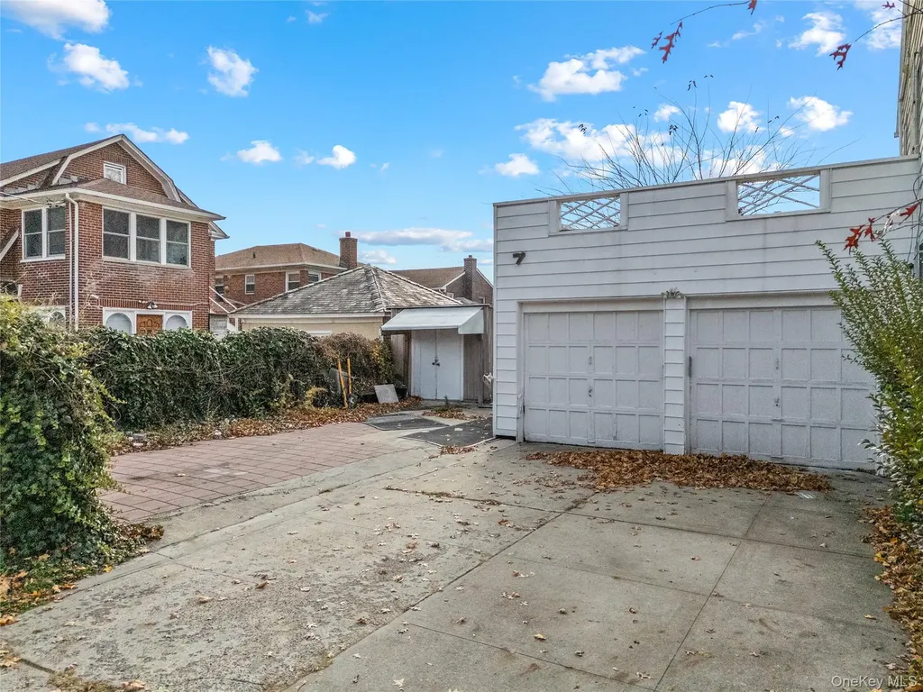 52-06 Bowne Street Flushing NY 11355