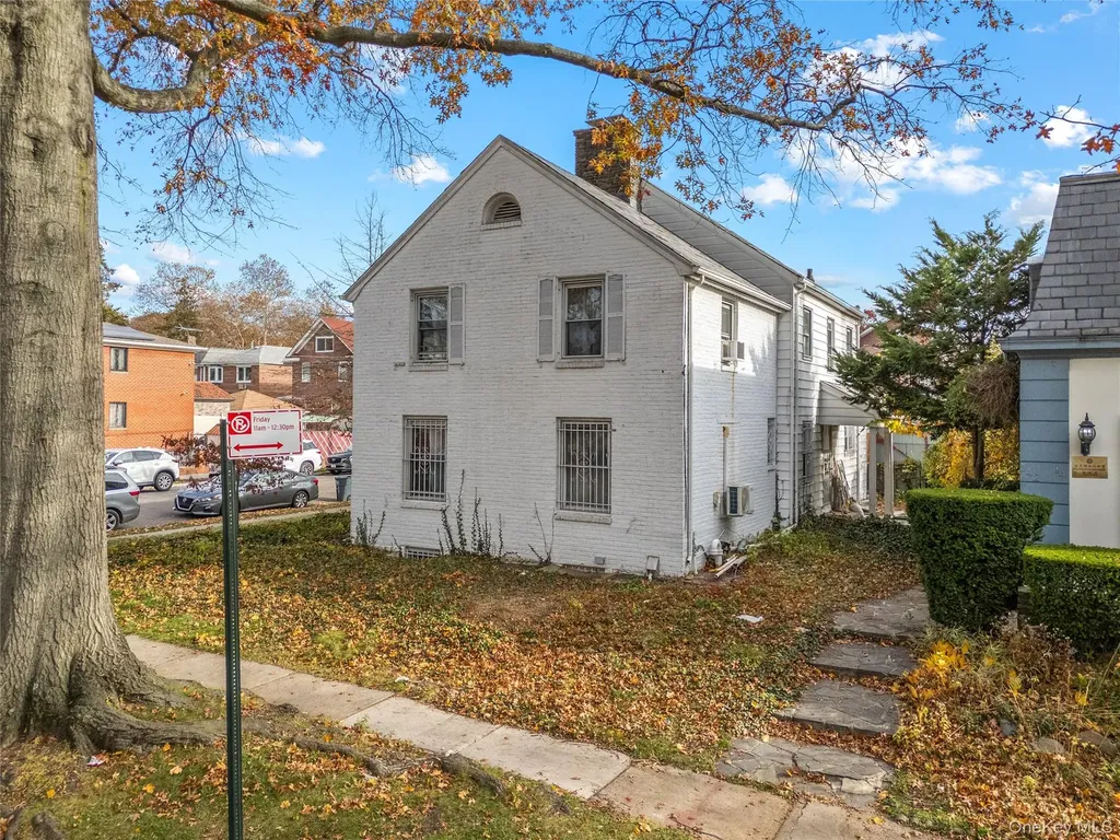 52-06 Bowne Street Flushing NY 11355