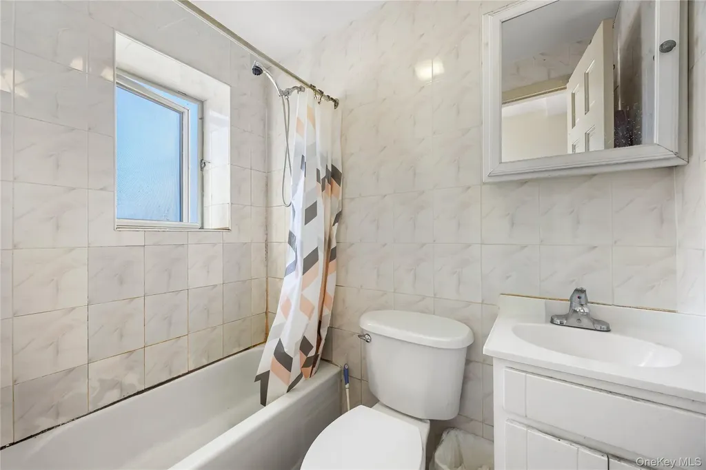 131-44 40th Road Flushing NY 11354