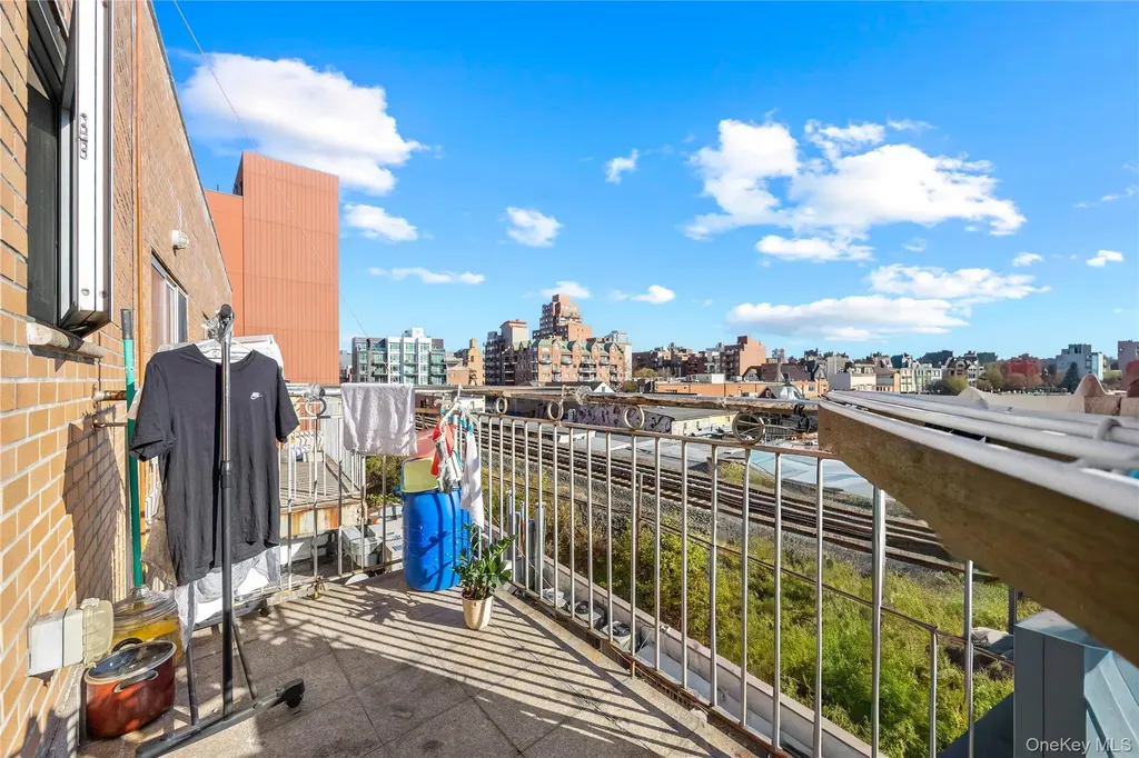 131-44 40th Road Flushing NY 11354