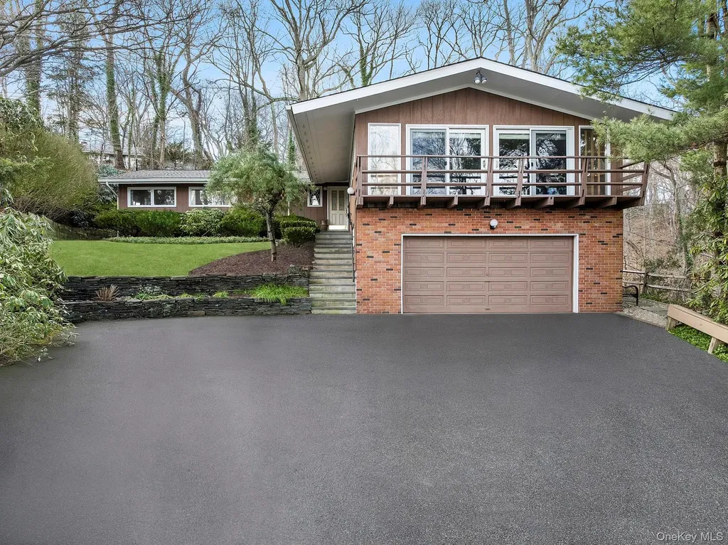 41 Spring Hollow Road Centerport NY 11721