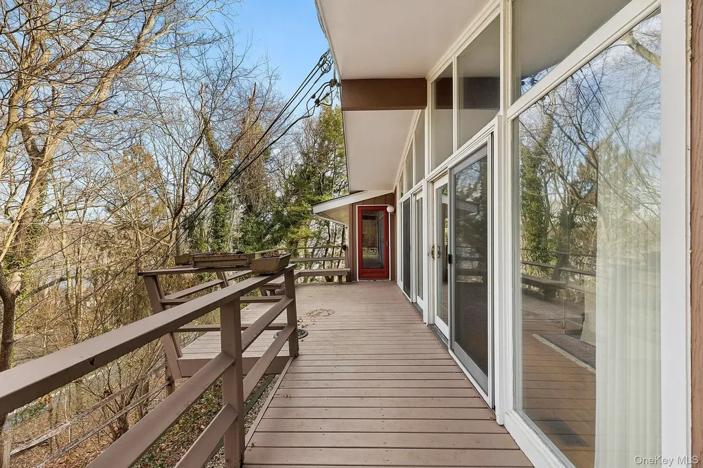 41 Spring Hollow Road Centerport NY 11721