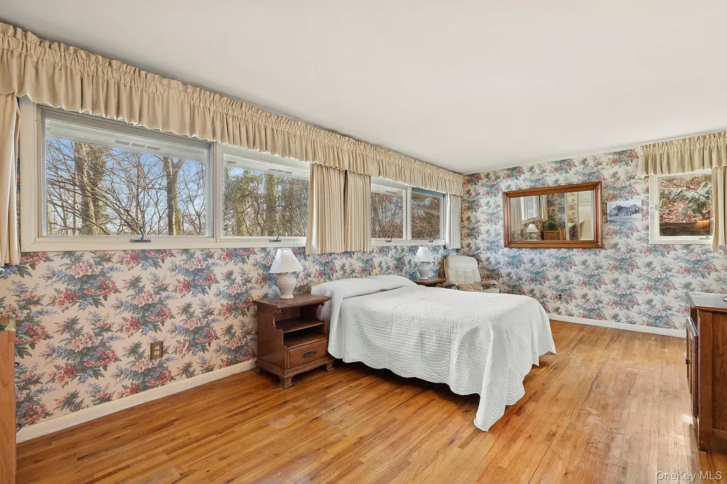 41 Spring Hollow Road Centerport NY 11721