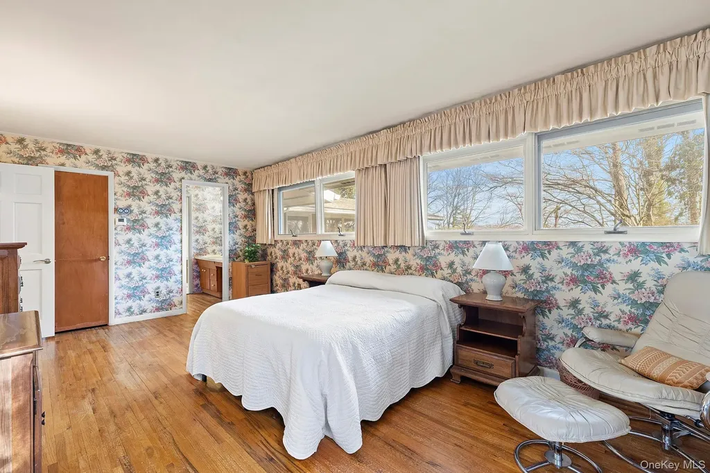41 Spring Hollow Road Centerport NY 11721