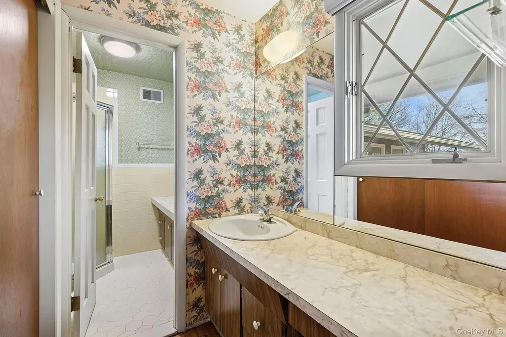 41 Spring Hollow Road Centerport NY 11721