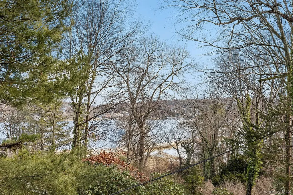 41 Spring Hollow Road Centerport NY 11721
