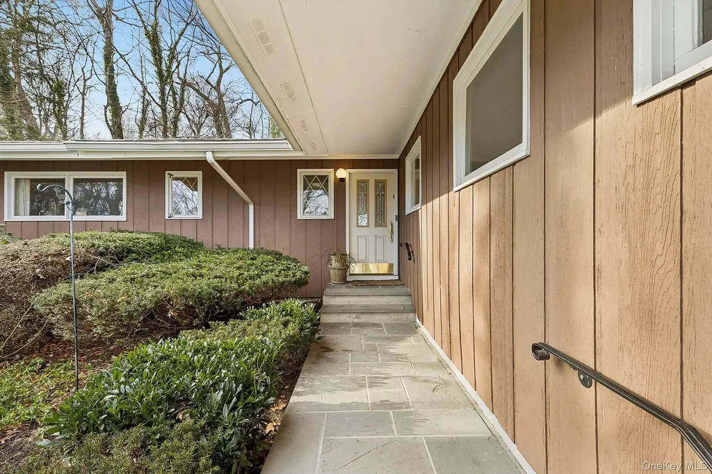 41 Spring Hollow Road Centerport NY 11721