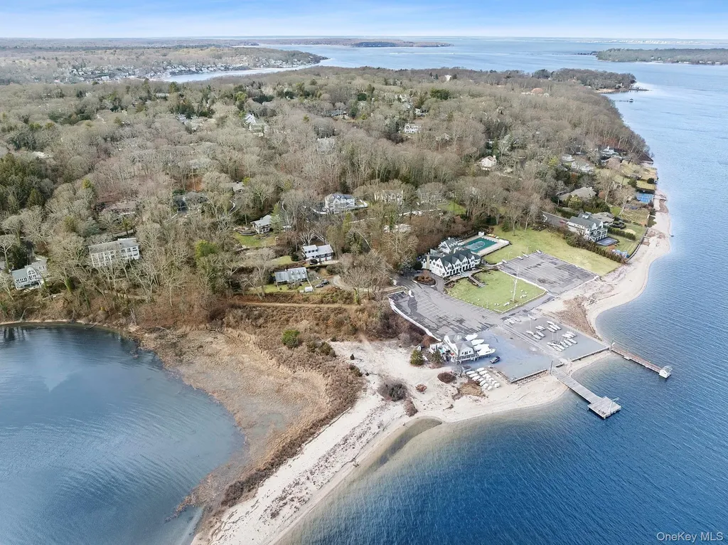 41 Spring Hollow Road Centerport NY 11721