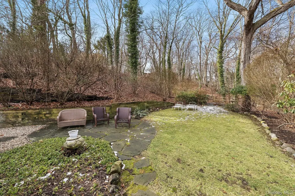 41 Spring Hollow Road Centerport NY 11721