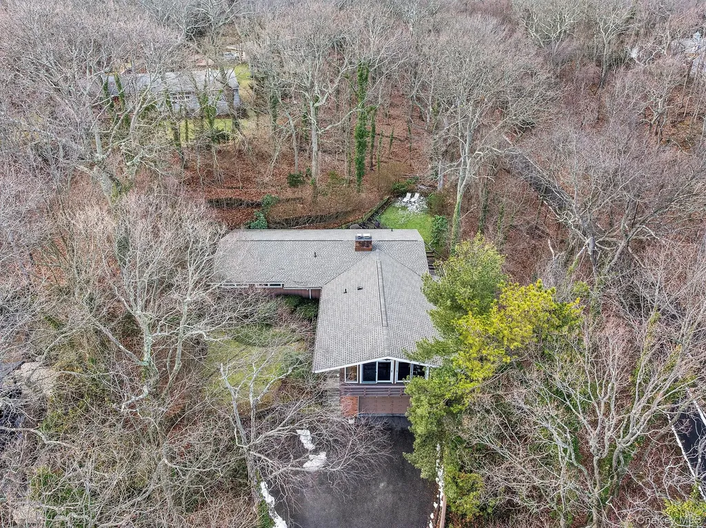 41 Spring Hollow Road Centerport NY 11721