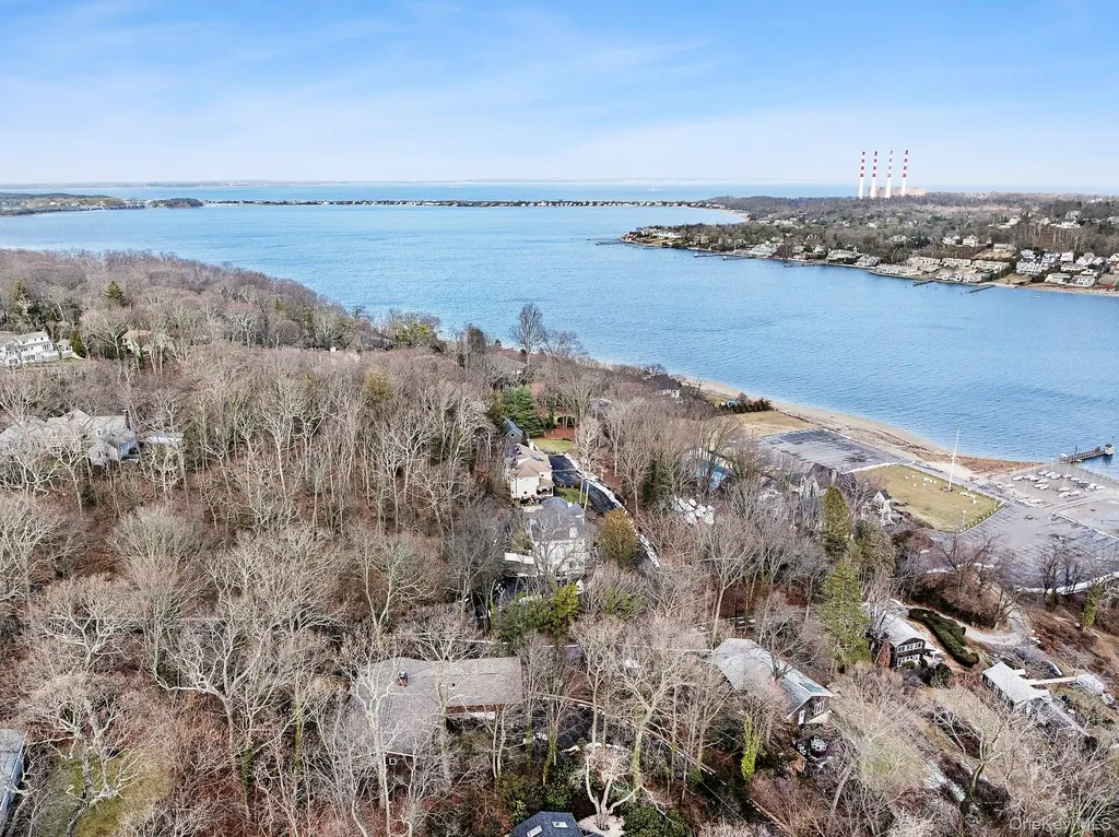 41 Spring Hollow Road Centerport NY 11721