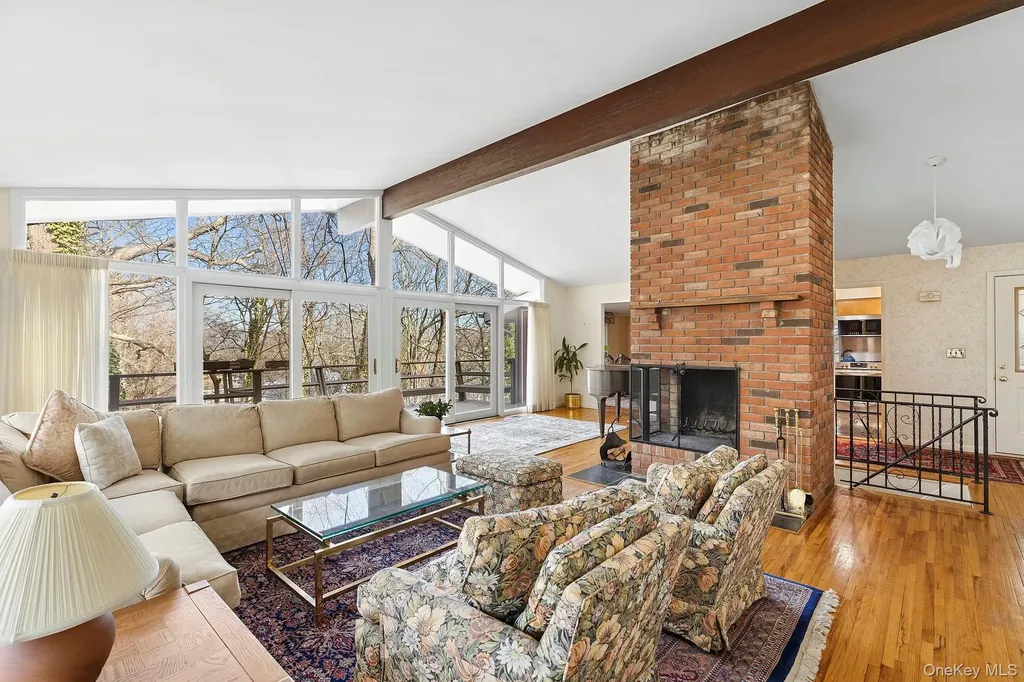 41 Spring Hollow Road Centerport NY 11721