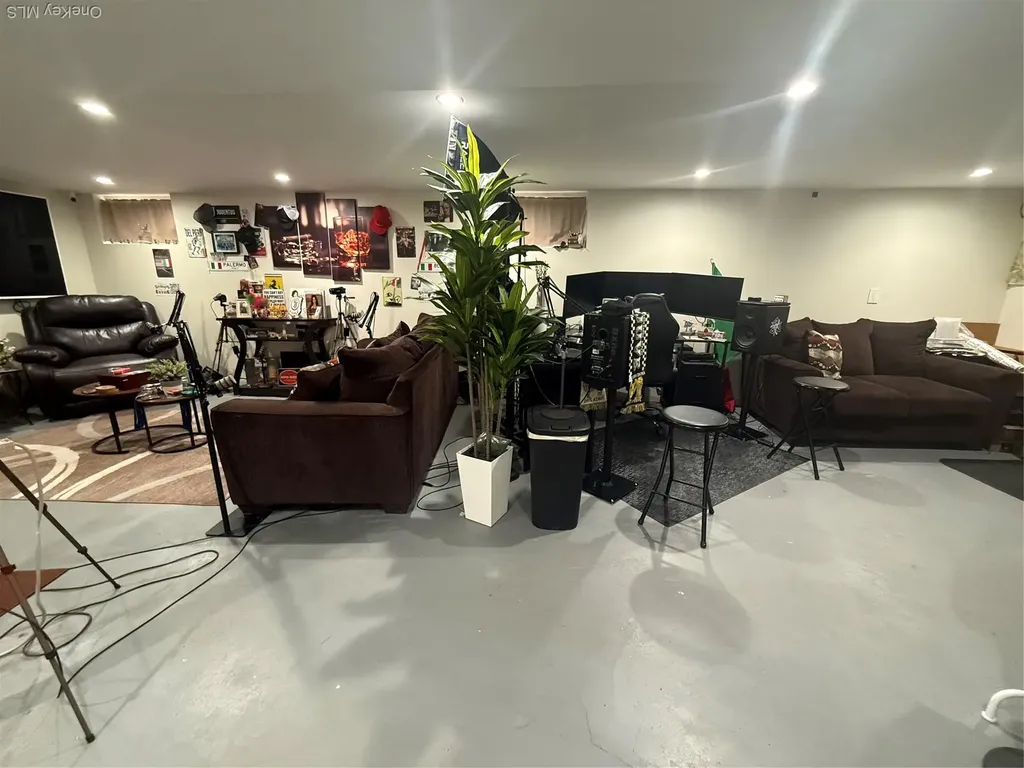 7843 84th Street Glendale NY 11385