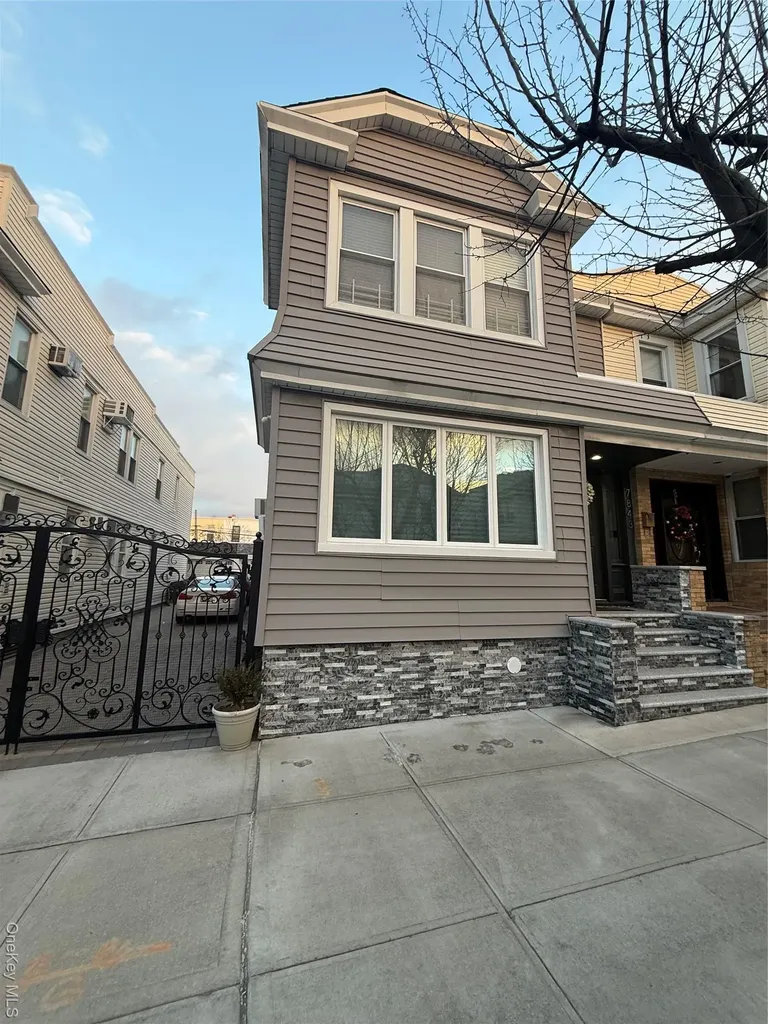 7843 84th Street Glendale NY 11385