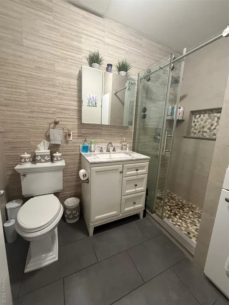 7843 84th Street Glendale NY 11385