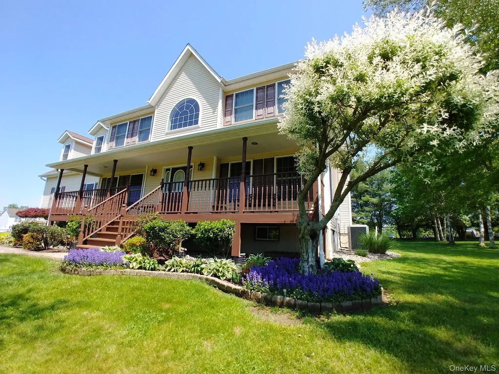 7 Victorian Court Milton NY 12547