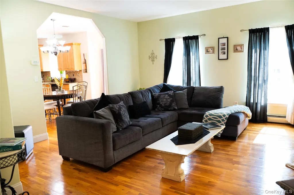 7 Victorian Court Milton NY 12547