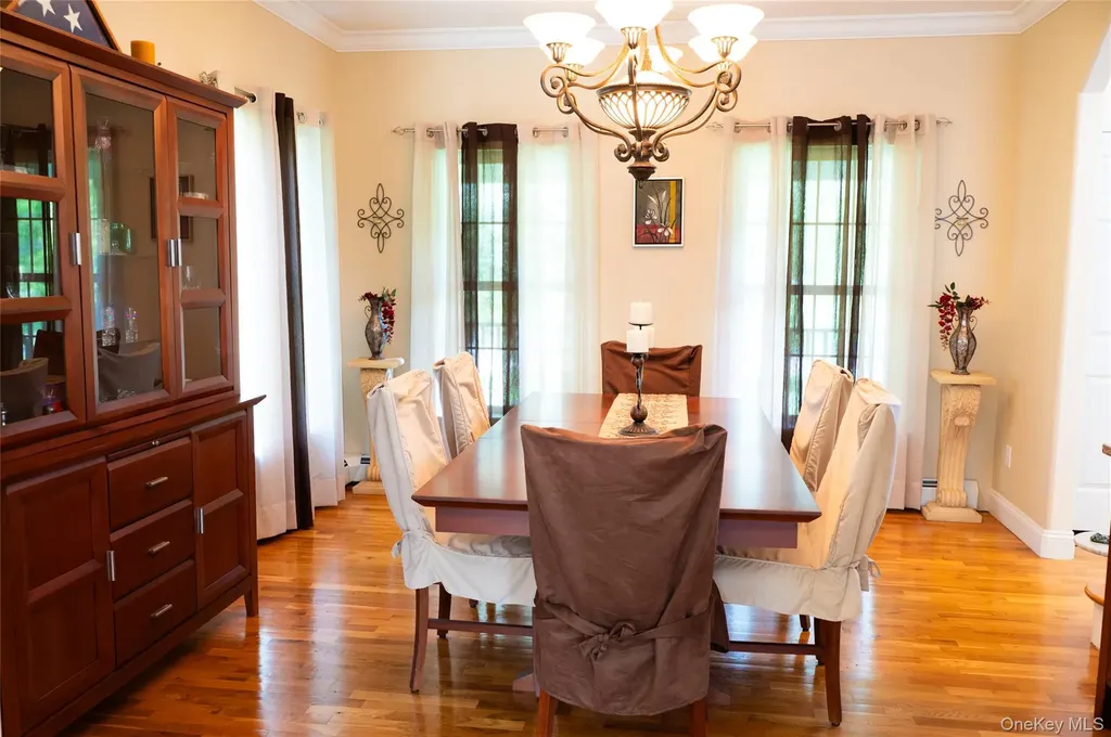 7 Victorian Court Milton NY 12547