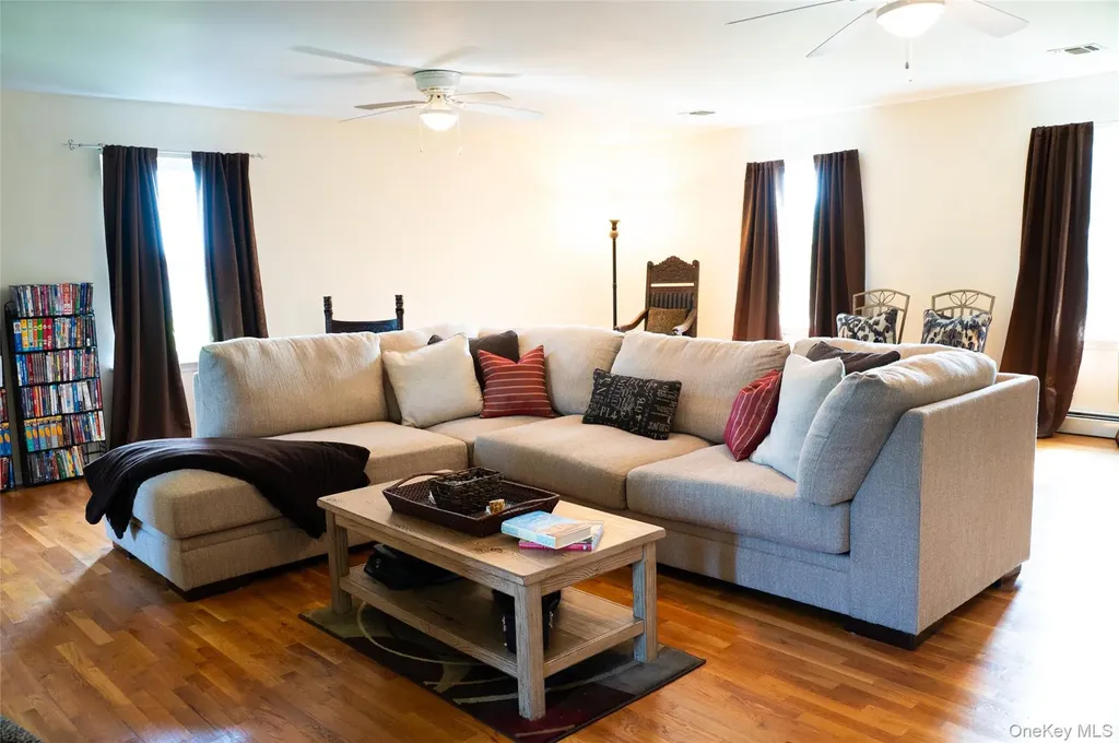 7 Victorian Court Milton NY 12547